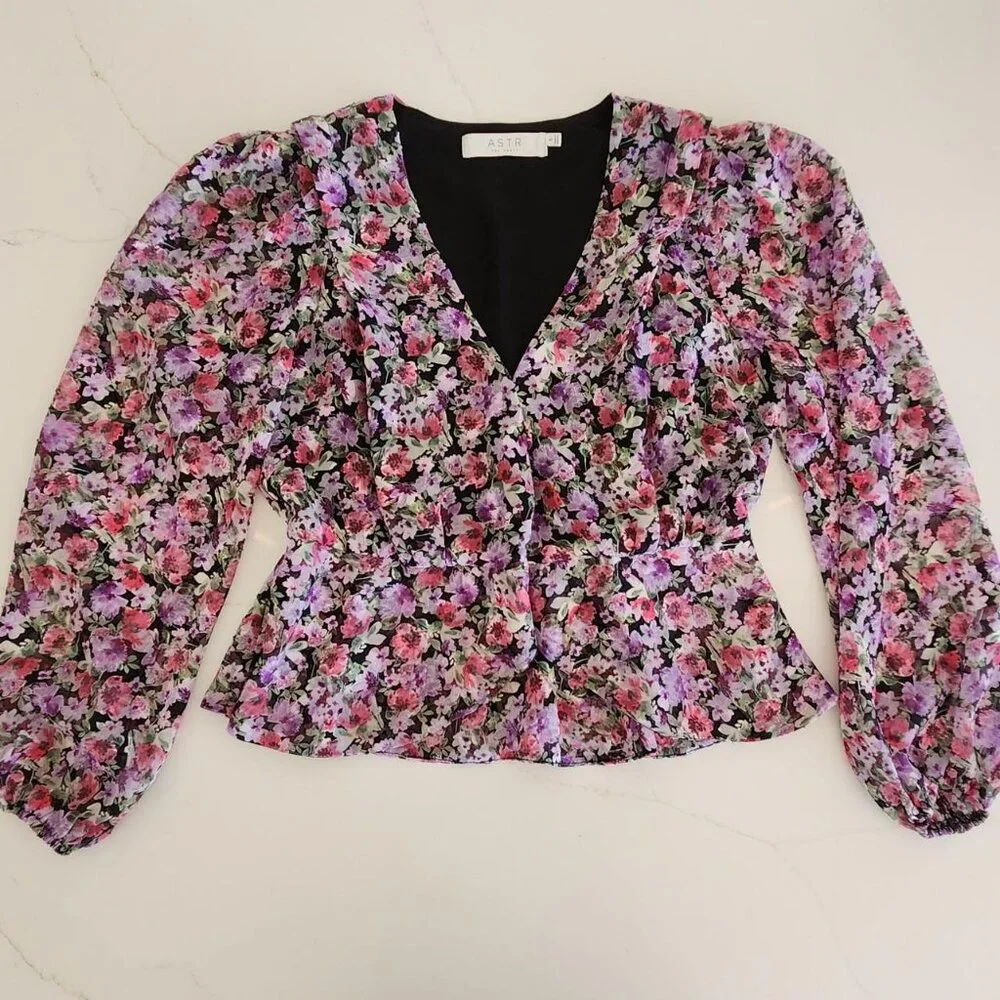 ASTR the label Sz S Lilac AOP Floral Peplum Wrap Front Blouse Peasant Puff Women